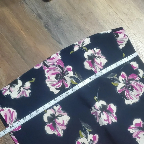 Ann Taylor factory floral navy pencil skirt nwt - Picture 2 of 6